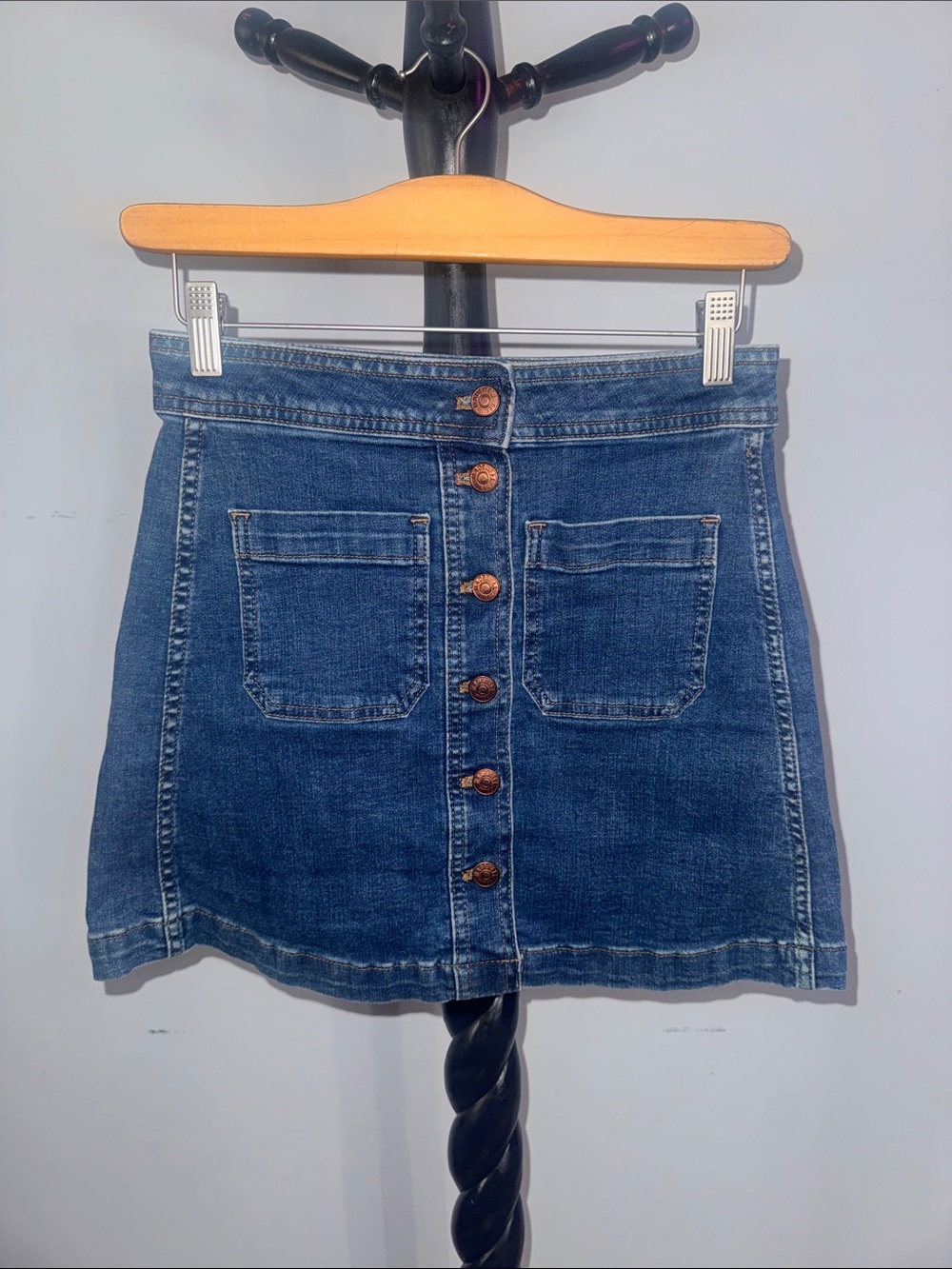 Denim Button-Front Mini Skirt 19.3.B2